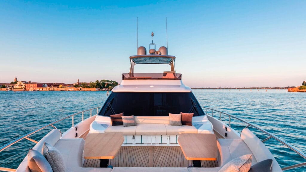 Ferretti-Yachts-670-exteriores-5