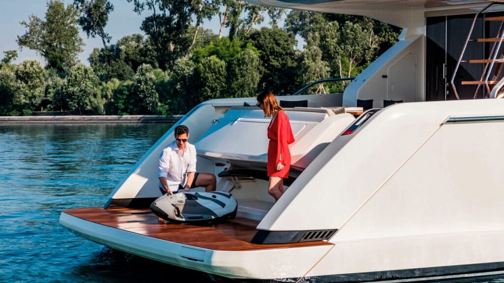Ferretti-Yachts-670-exteriores-8