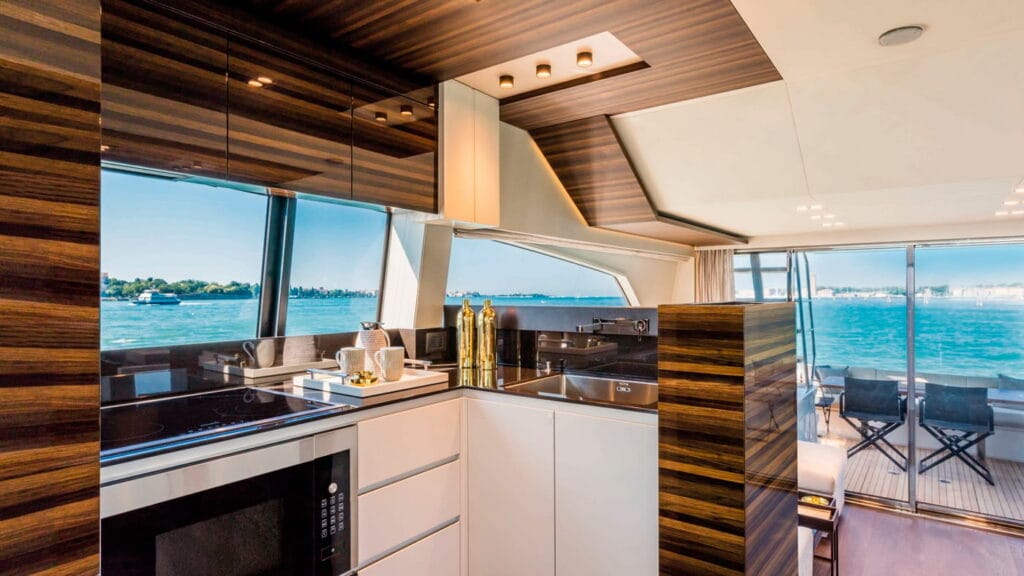 Ferretti-Yachts-670-interiores-2