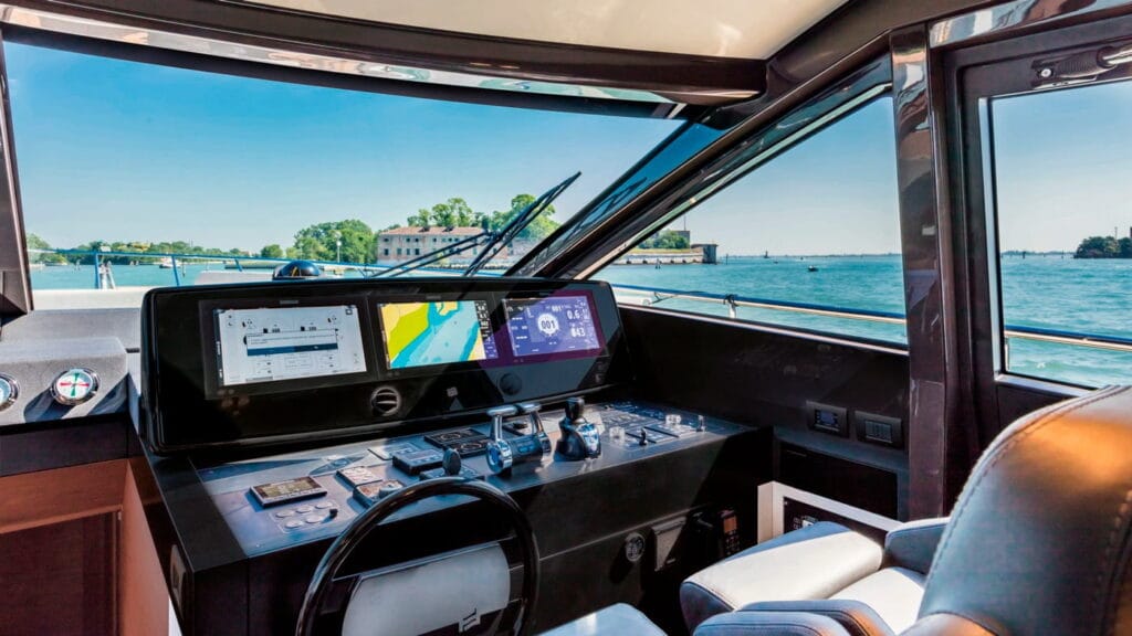 Ferretti-Yachts-670-interiores-3