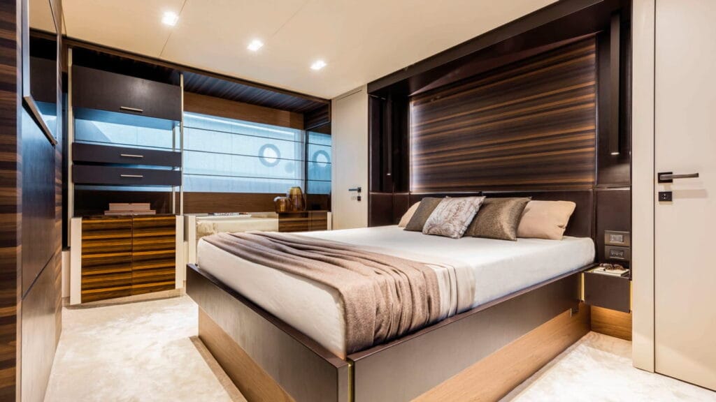 Ferretti-Yachts-670-interiores-4