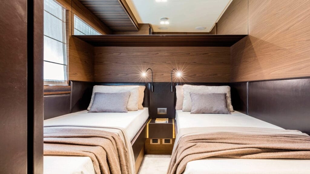 Ferretti-Yachts-670-interiores-9
