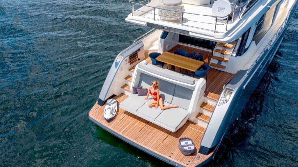Ferretti-Yachts-720-exteriores-4