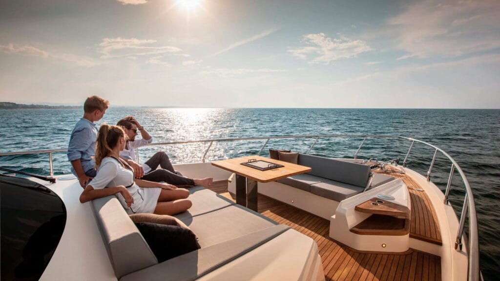 Ferretti-Yachts-720-exteriores-5