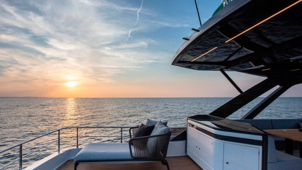 Ferretti-Yachts-720-exteriores-9