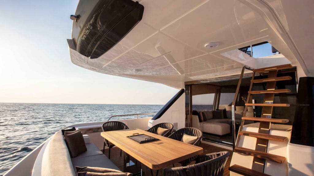 Ferretti-Yachts-720-interiores-10