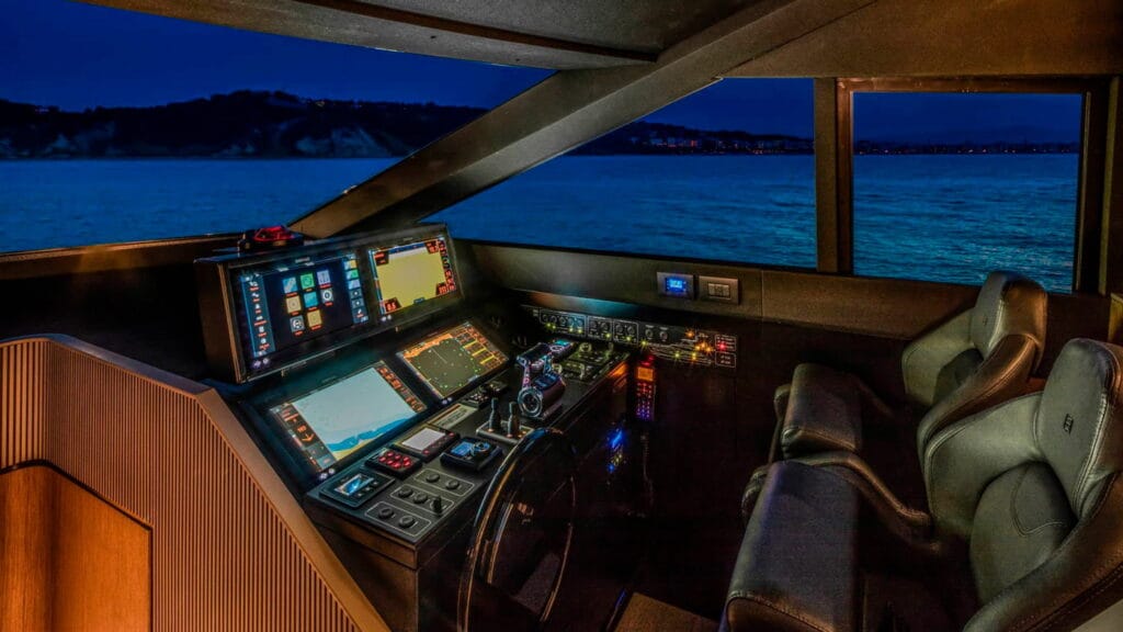 Ferretti-Yachts-720-interiores-2
