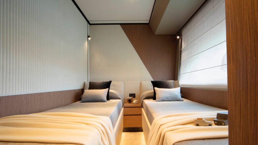 Ferretti-Yachts-720-interiores-9