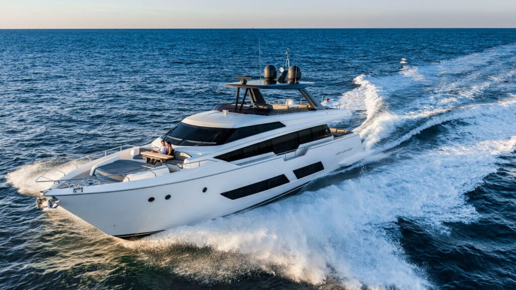 Ferretti-Yachts-850-externas3