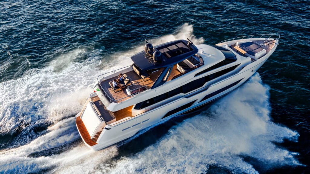 Ferretti-Yachts-850-externas4