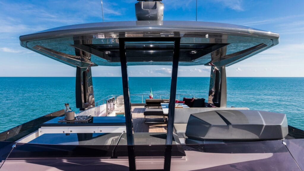 Ferretti-Yachts-850-externas6