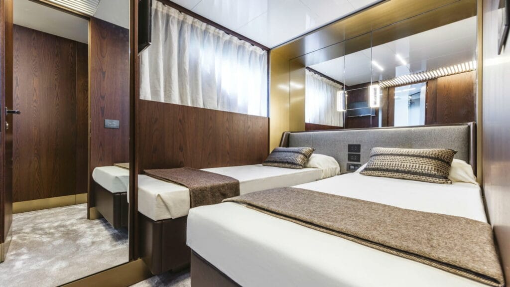 Ferretti-Yachts-850-internas24