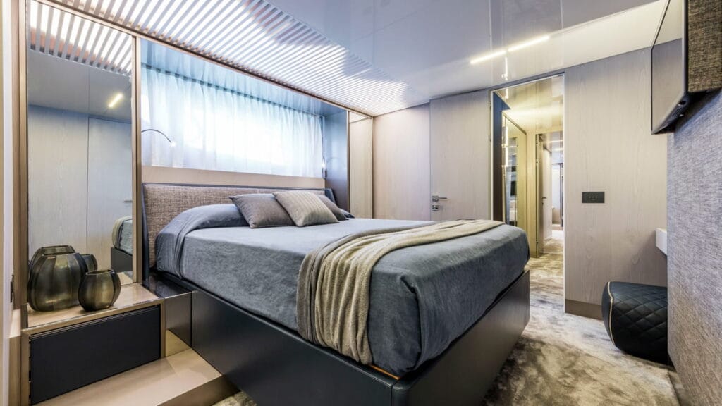 Ferretti-Yachts-850-internas25