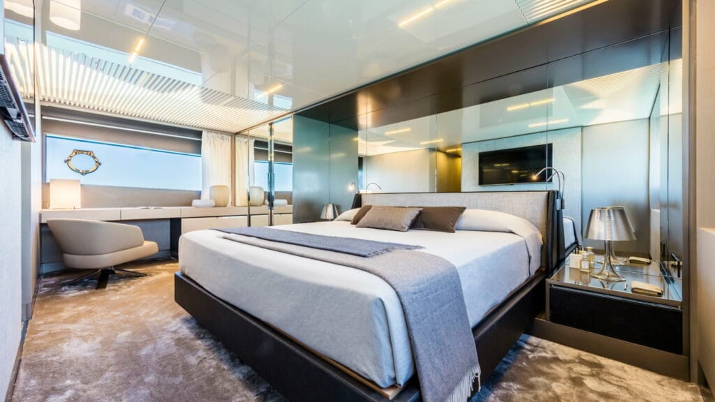Ferretti-Yachts-850-internas28