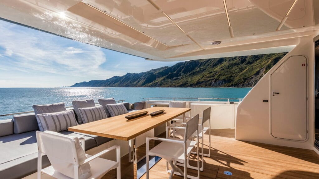 Ferretti-Yachts-850-internas29