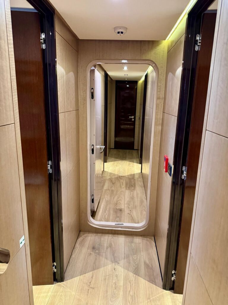 corredor lower deck