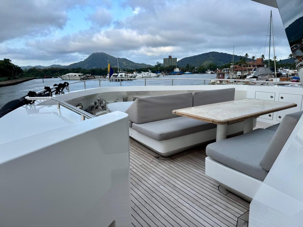 lounde de proa frente comando