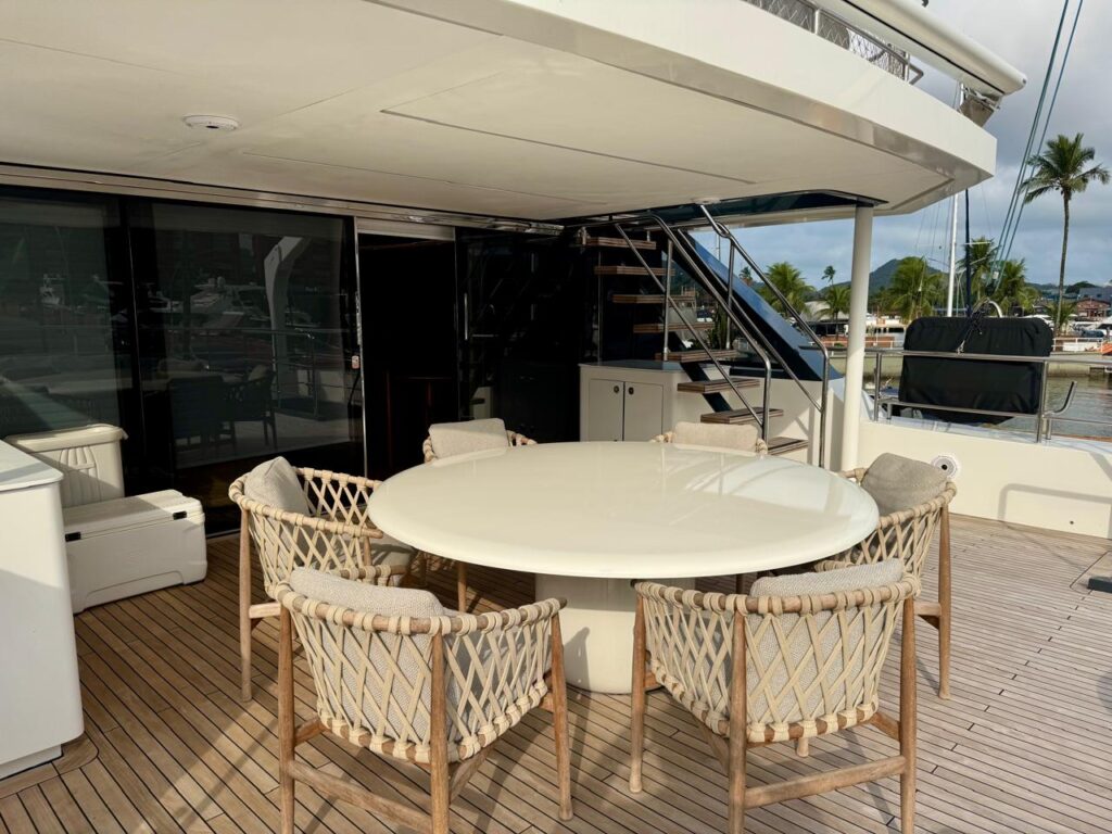 uper deck mesa externa