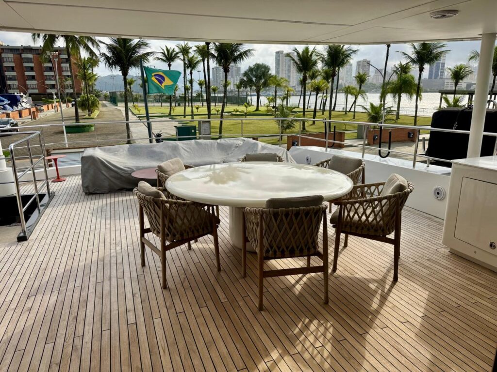 uper deck mesa externo